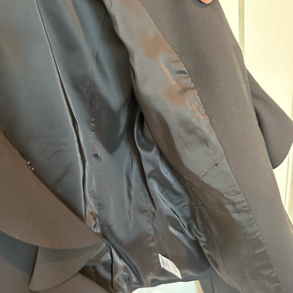 Black ruffle front blazer - Picture 6 of 7